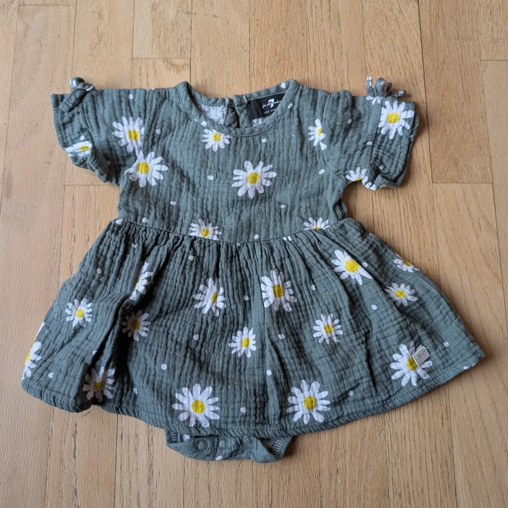 7 For All Mankind Green Daisy Print Infant Dress Size 0-3 Months - Picture 1 of 5